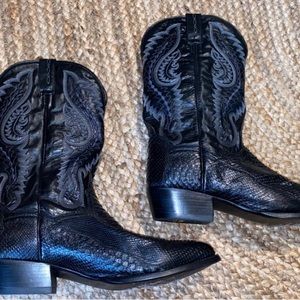 Mens Dan Post black leather cowboy boots